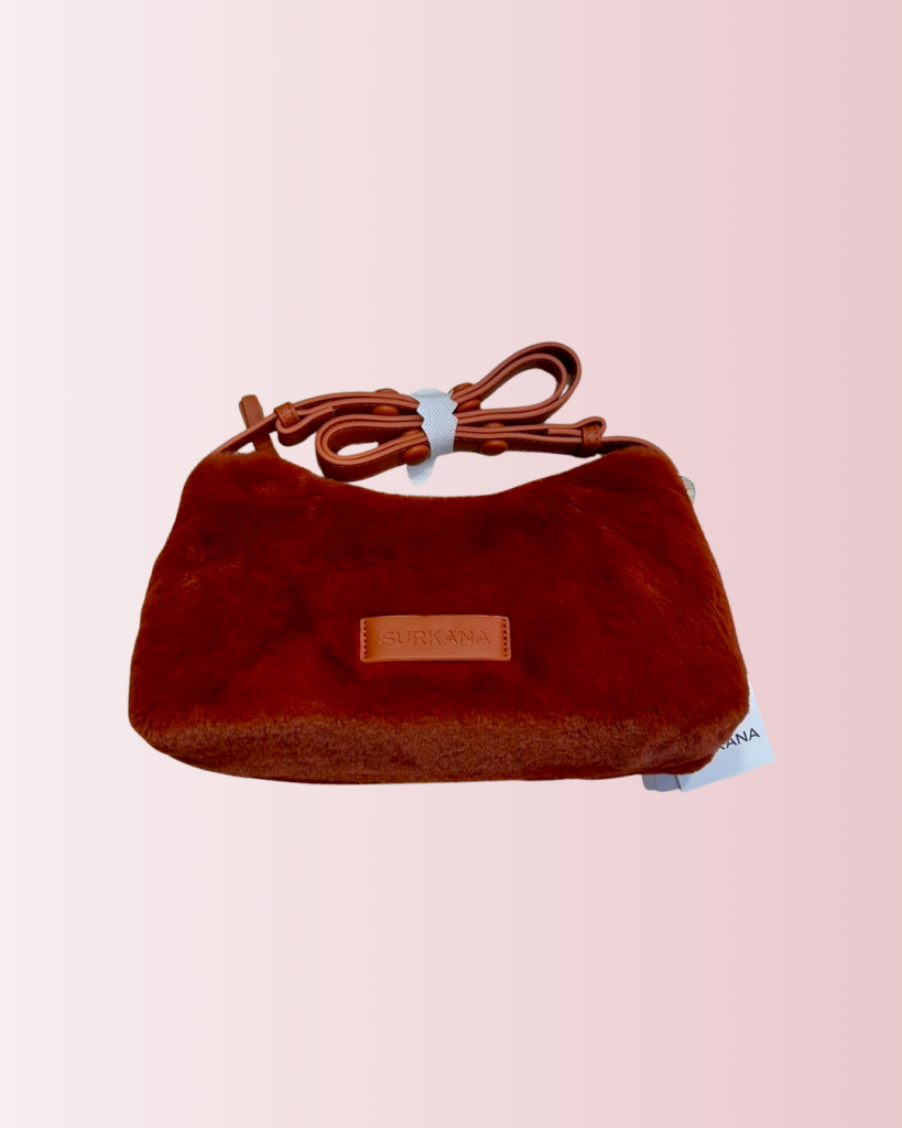 Bolso pequeño de pelo sintético color teja – Surkana